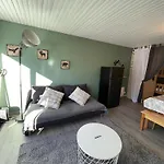 Buron Des Gardes Apartment